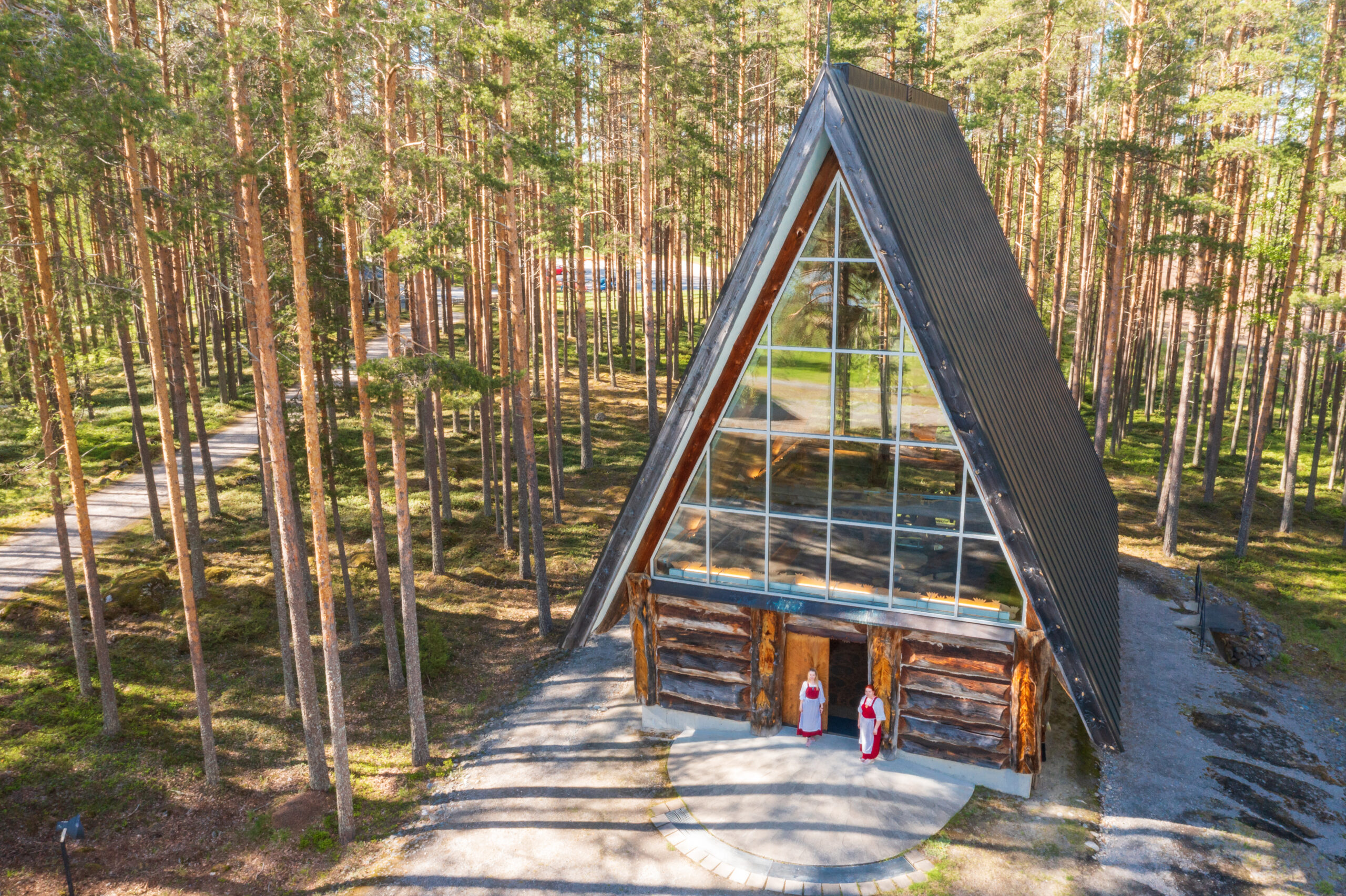 Paaterin kirkko ilmakuva ulkoa kesällä