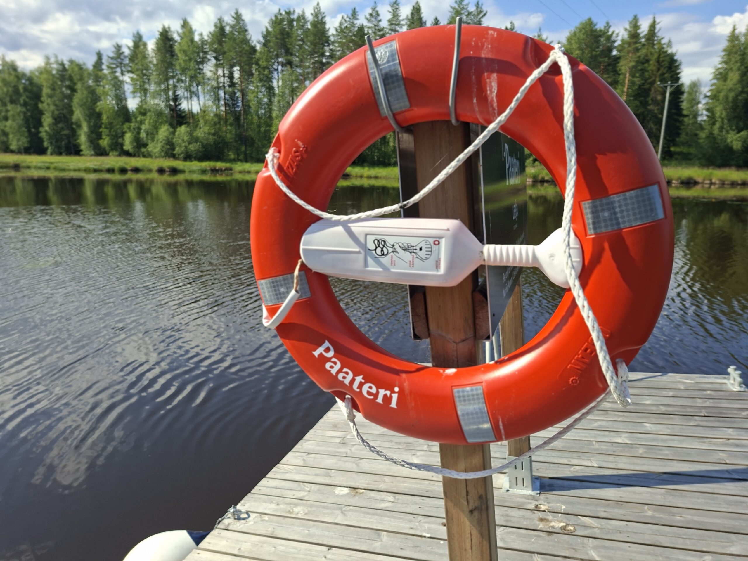 Pelastusrengas Paaterin venelaiturilla
