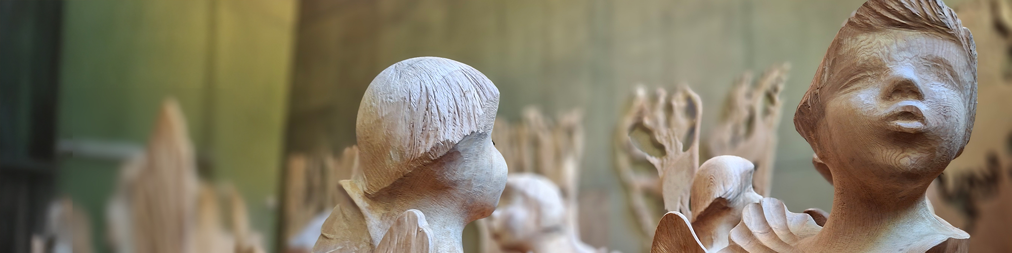 Eva Ryynäsen puuveistoksia Paaterissa